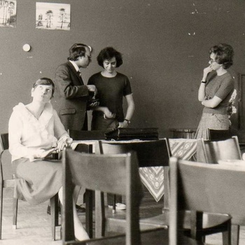 1975-08